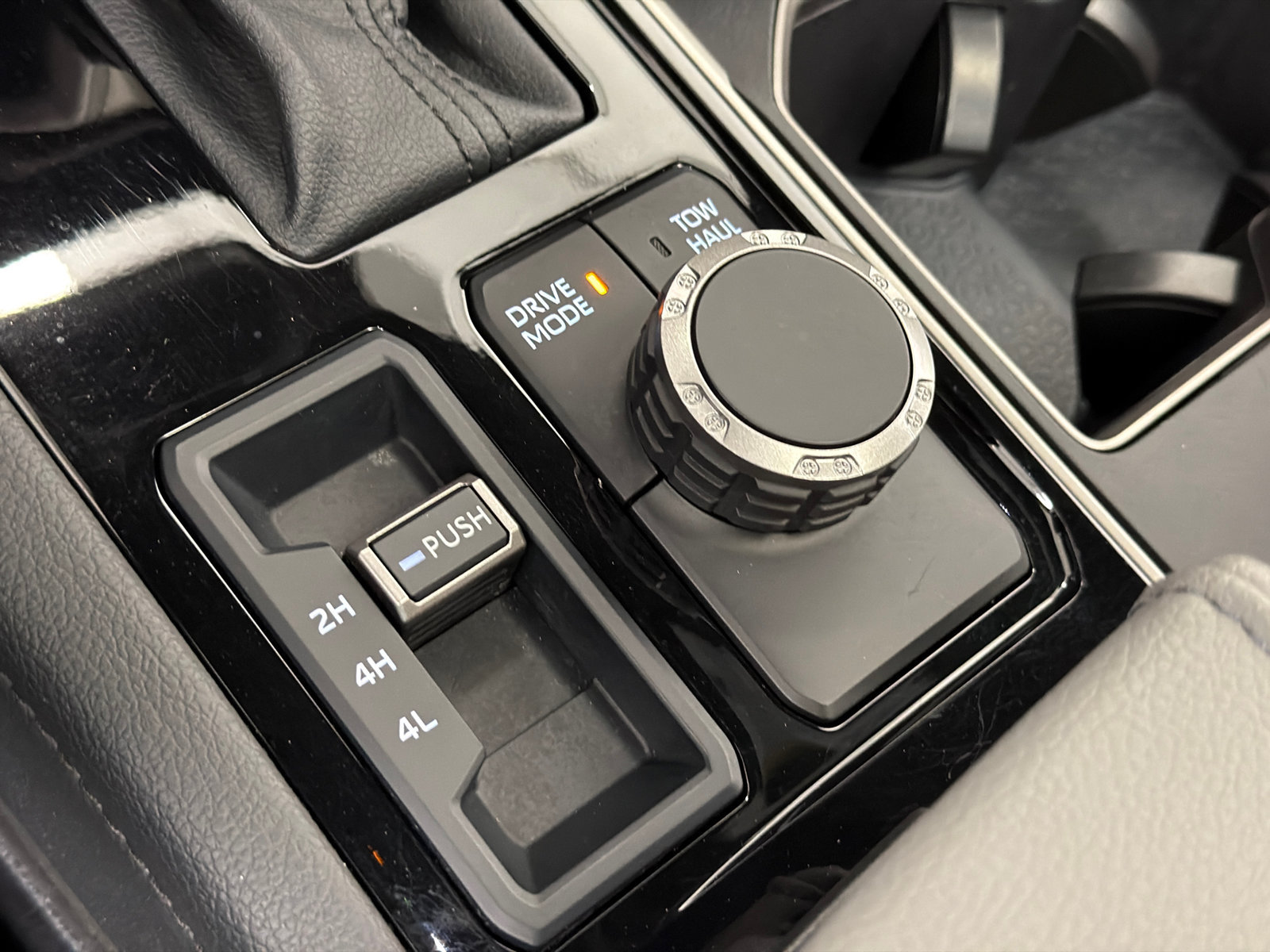 Used 2025 Toyota Tundra Limited AWD/4WD image 29