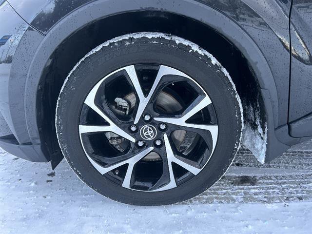 Used 2022 Toyota C-HR XLE image 11
