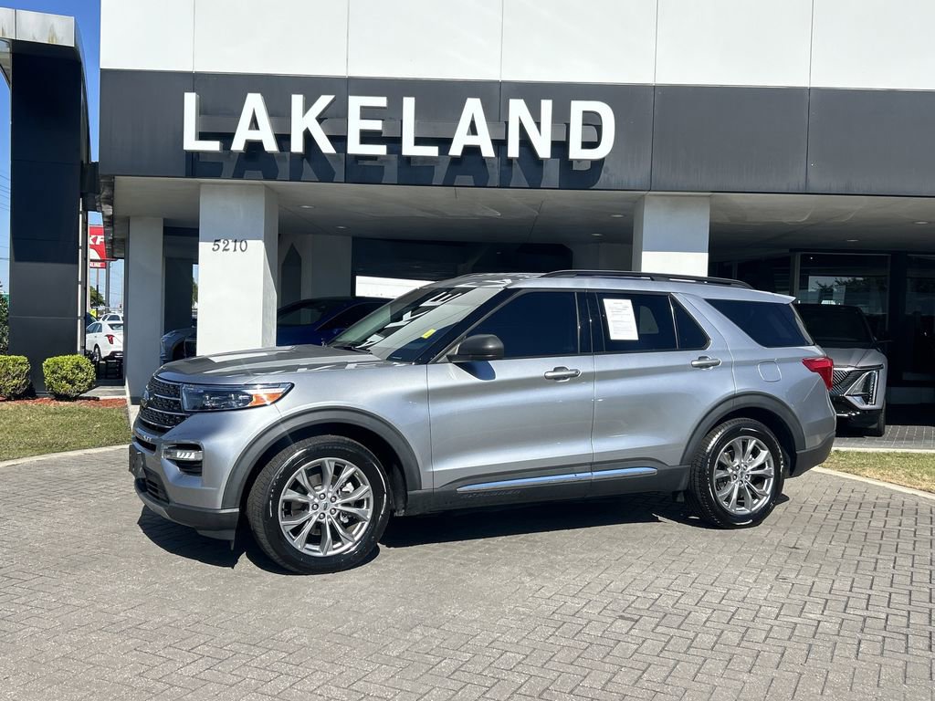 Used 2022 Ford Explorer XLT w/ Equipment Group 202A image 2