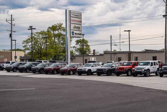 Used 2023 Chrysler Pacifica Touring-L FWD image 32