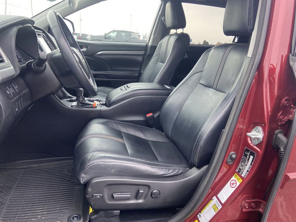 Used 2018 Toyota Highlander SE w/ Protection Package #3 AWD/4WD image 3