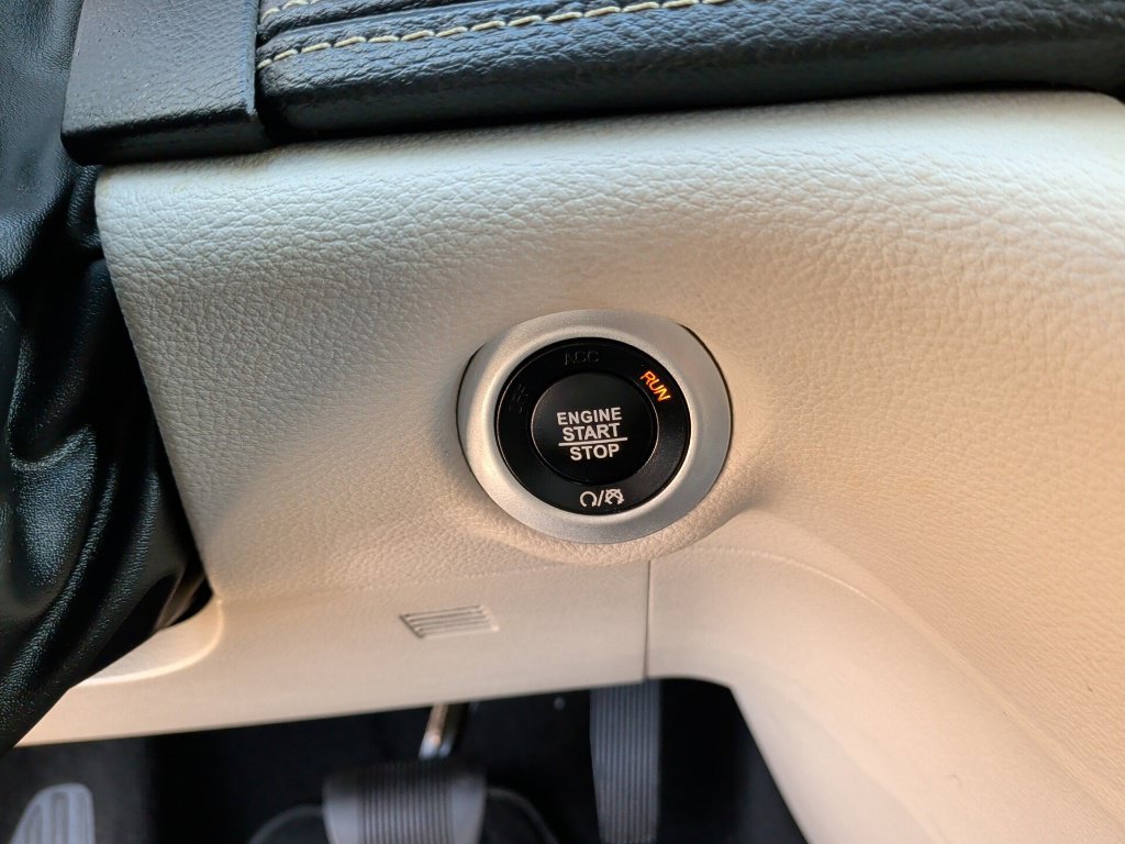 Used 2023 Chrysler Pacifica Touring-L FWD image 23