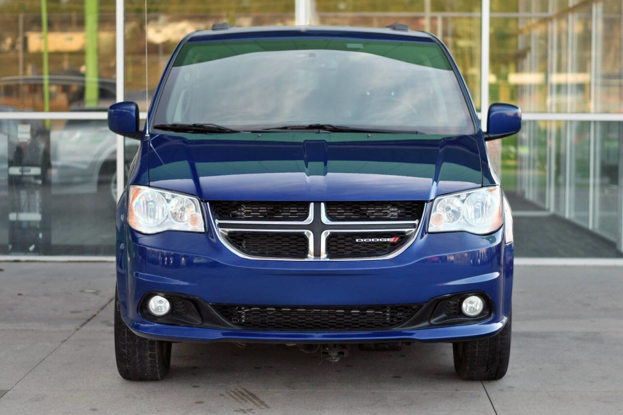 Used 2018 Dodge Grand Caravan SXT image 3