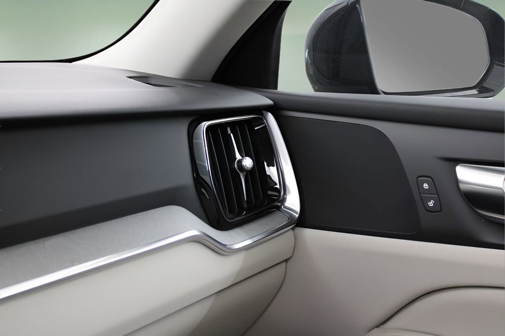 Used 2023 Volvo S60 B5 Plus w/ Climate Package image 35