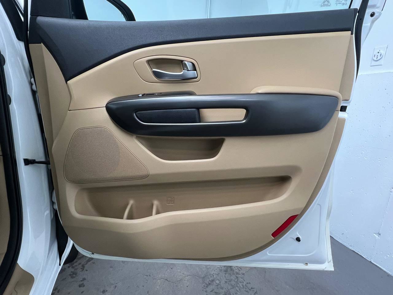 Used 2019 Kia Sedona EX image 11