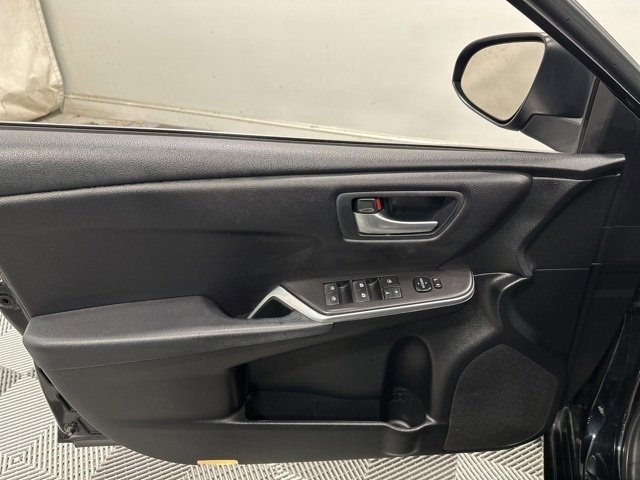 Used 2017 Toyota Camry SE image 15