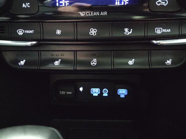 Used 2020 Hyundai Santa Fe Limited image 8