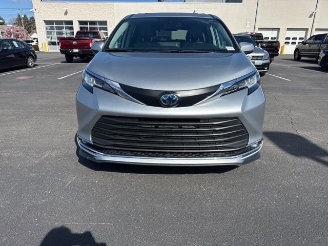 Used 2021 Toyota Sienna XLE image 5