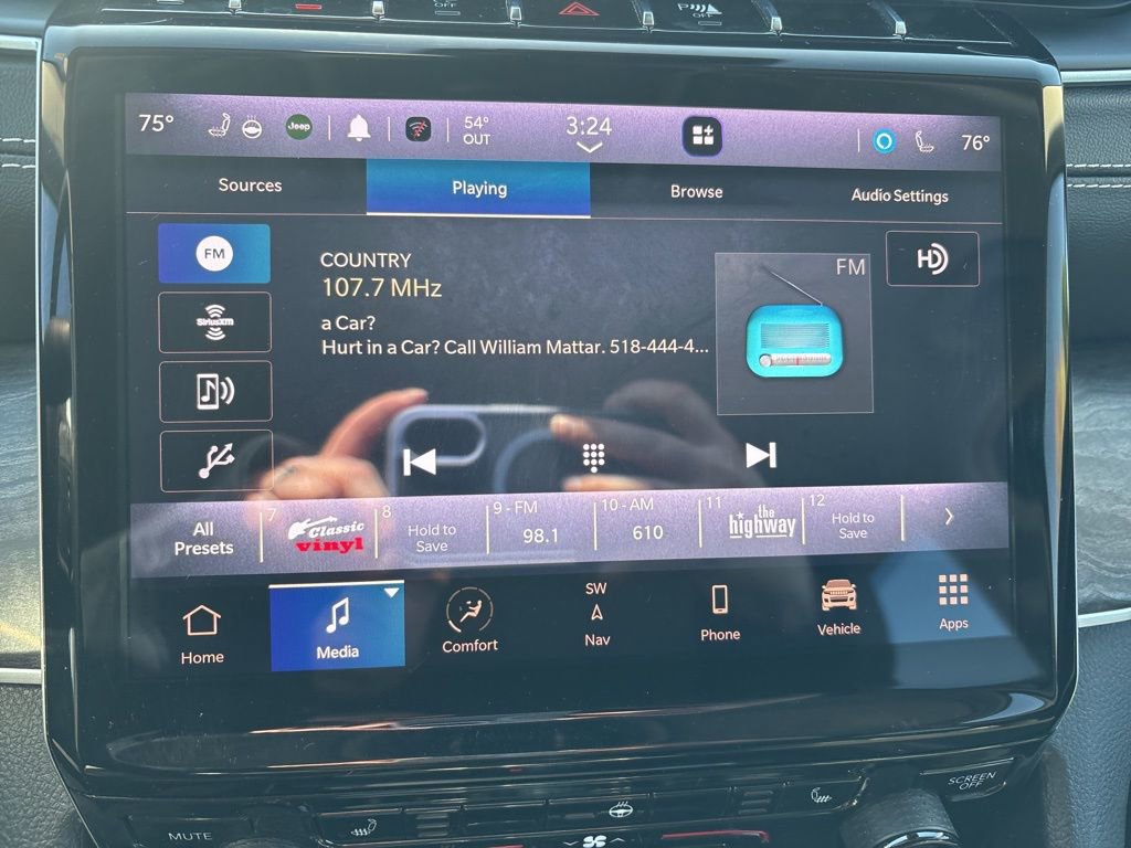 Used 2023 Jeep Grand Cherokee L Limited AWD/4WD image 14