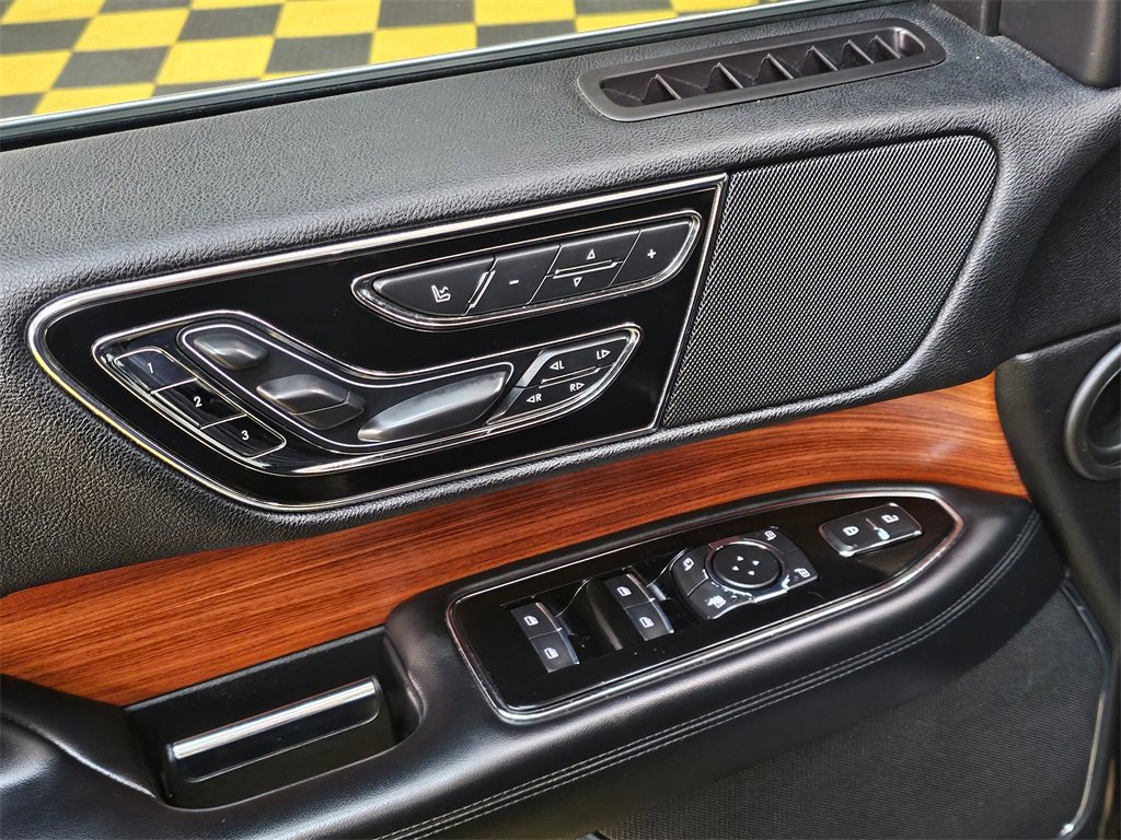 Used 2019 Lincoln Navigator Reserve image 26