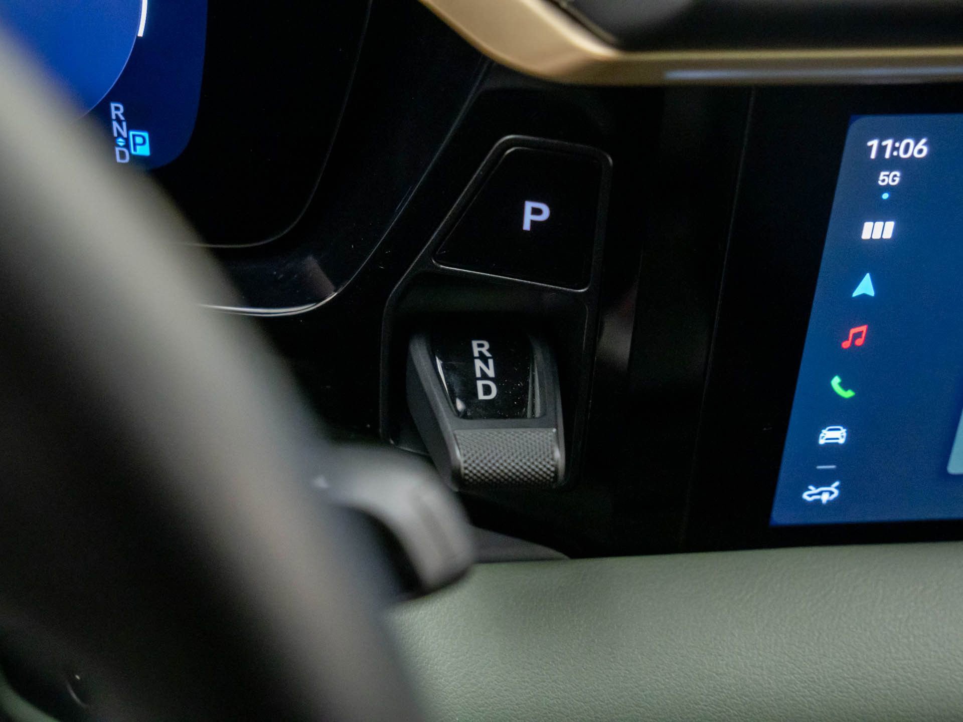 Certified 2024 Porsche Macan 4 Electric image 25