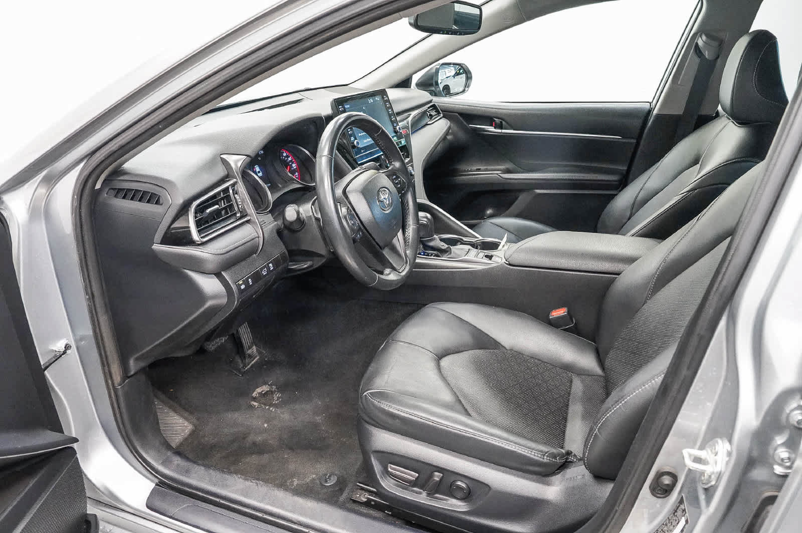 Used 2024 Toyota Camry XSE FWD image 17