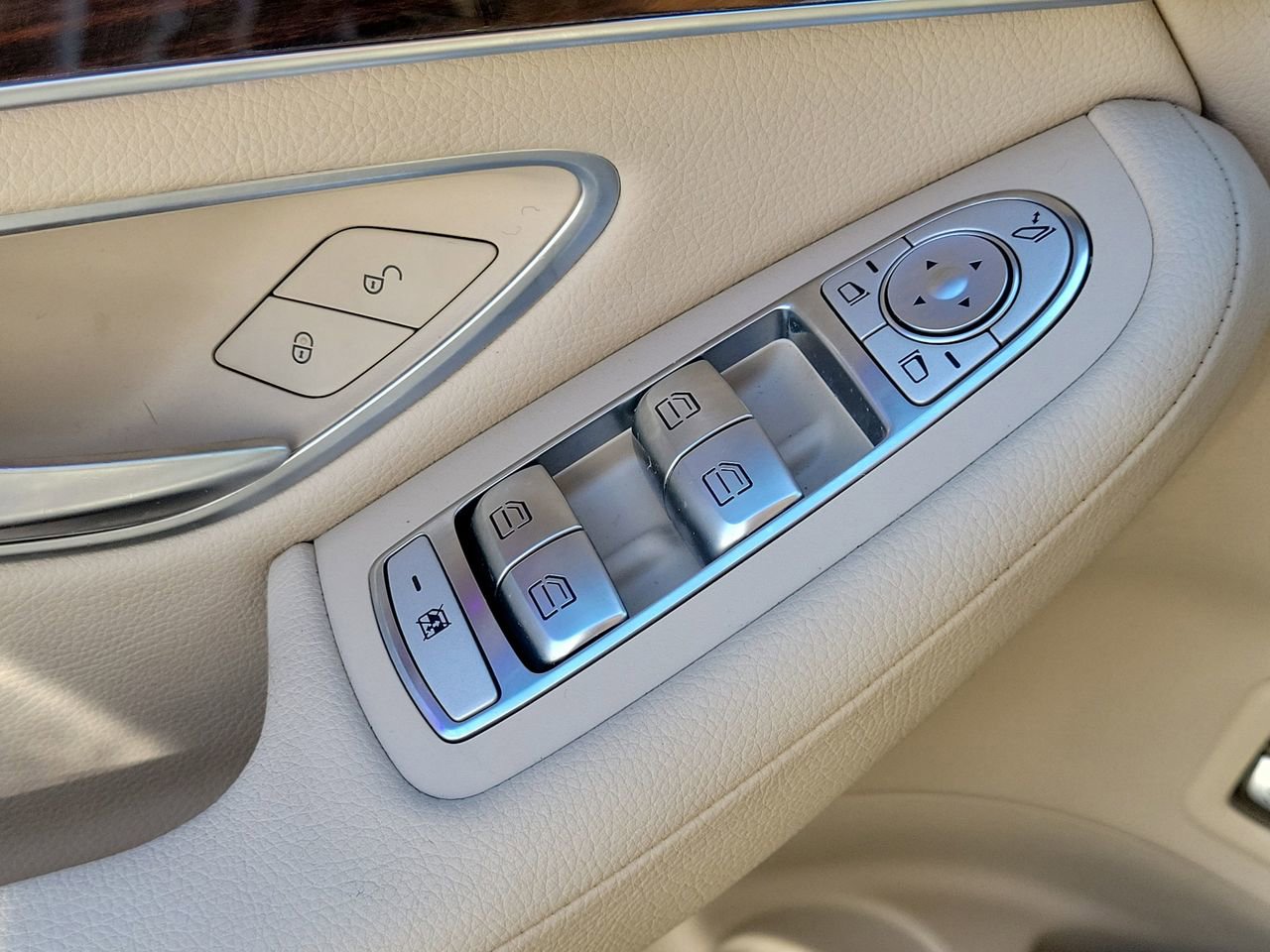 Certified 2022 Mercedes-Benz GLC 300 image 27