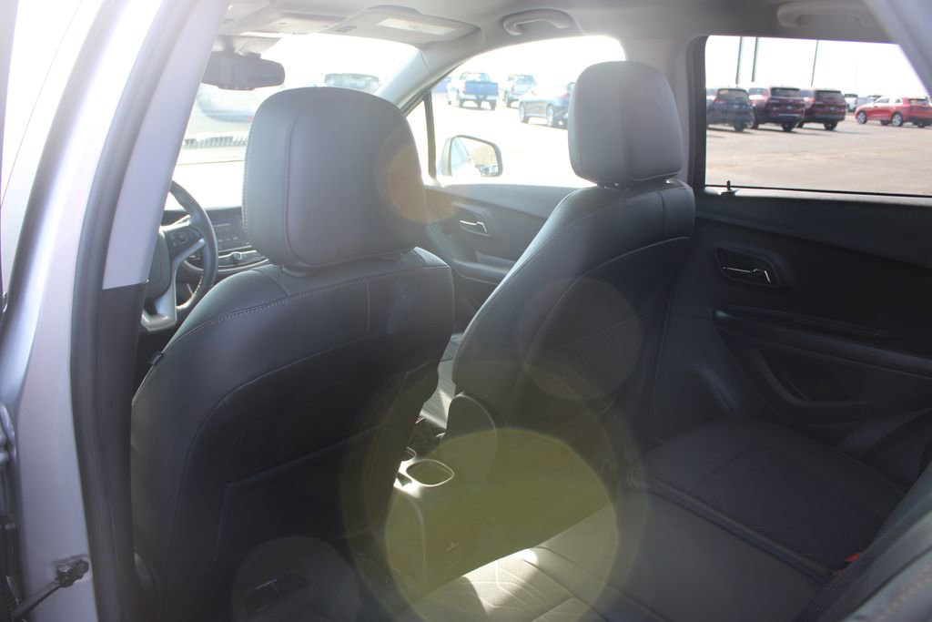 Used 2020 Chevrolet Trax LT w/ LT Convenience Package image 23