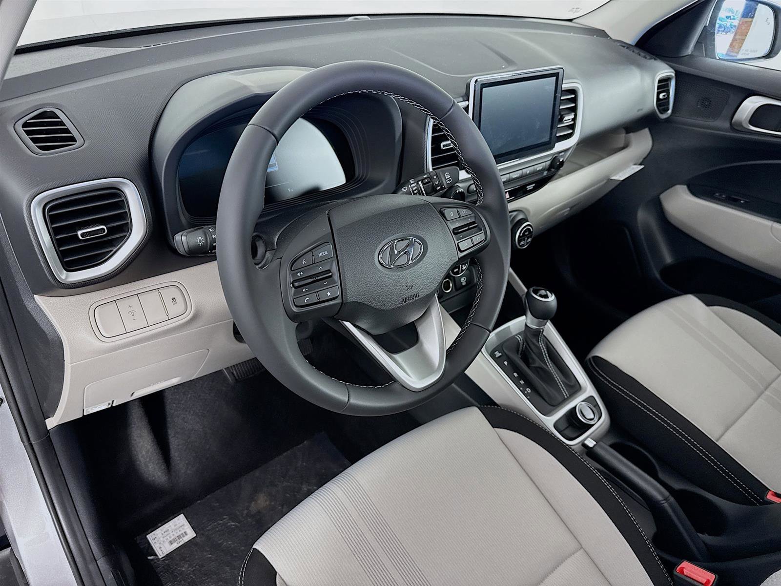 New 2025 Hyundai Venue SEL image 9
