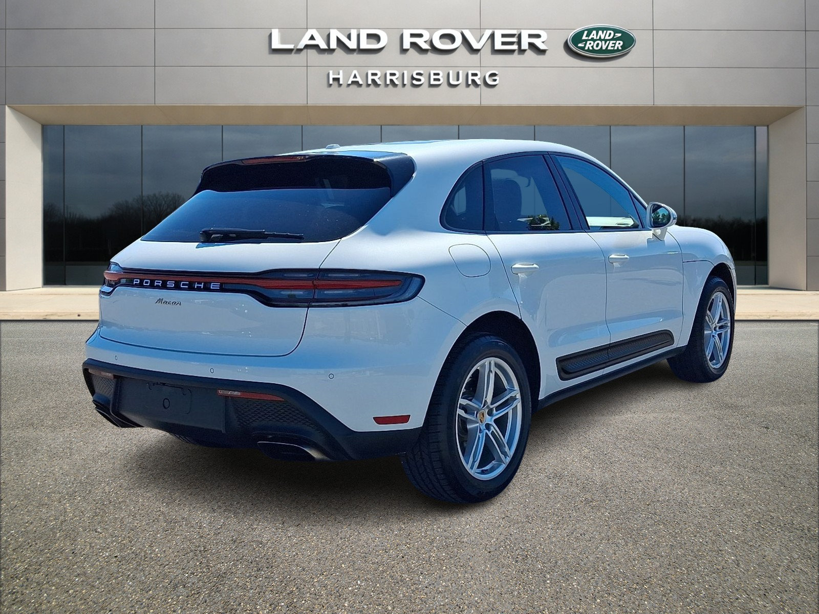 Used 2022 Porsche Macan AWD/4WD image 4