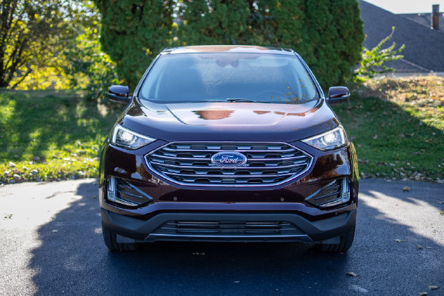 Used 2022 Ford Edge Titanium AWD/4WD image 2