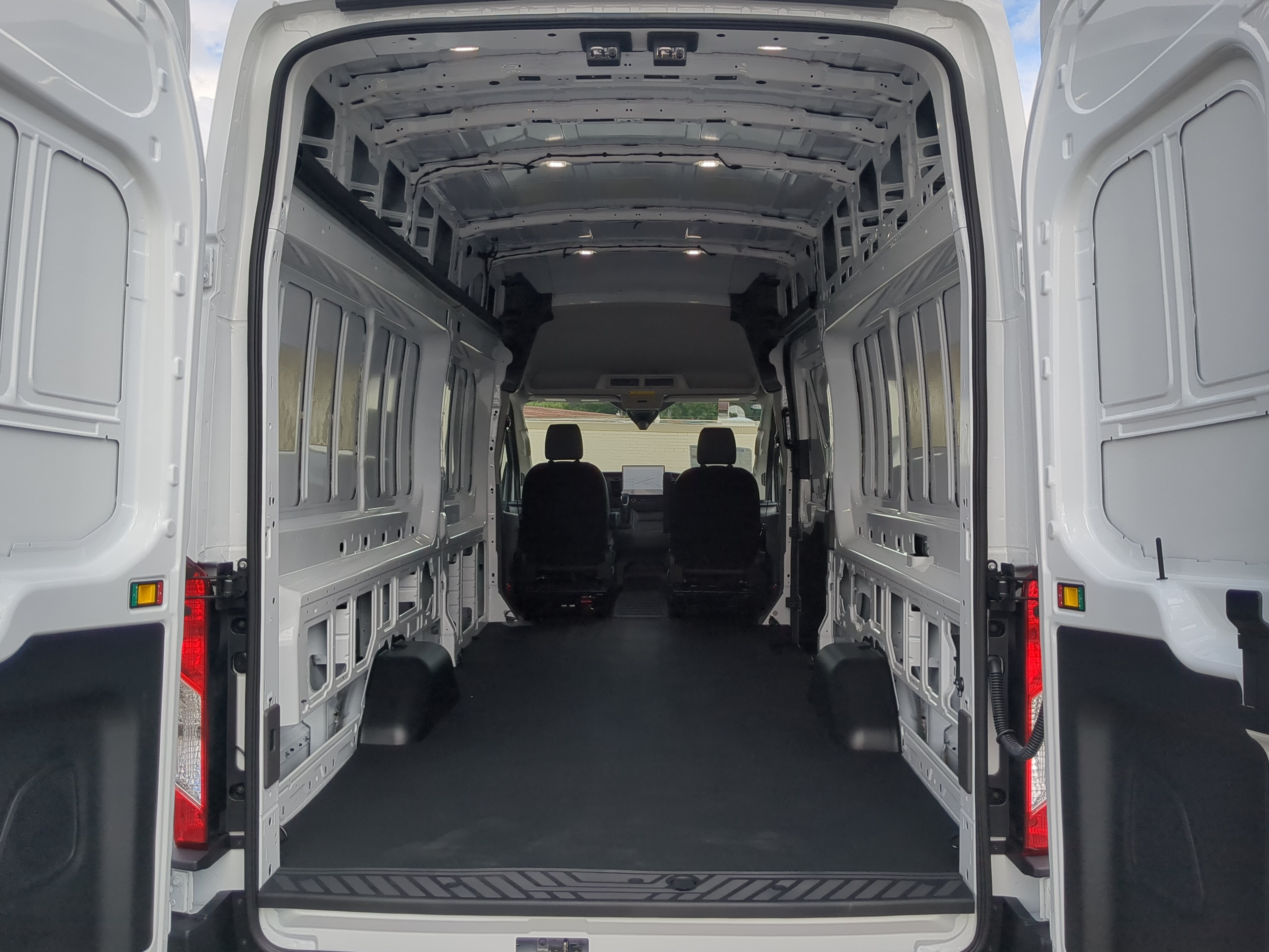 New 2026 Ford Transit 250 148 High Roof Extended RWD image 11