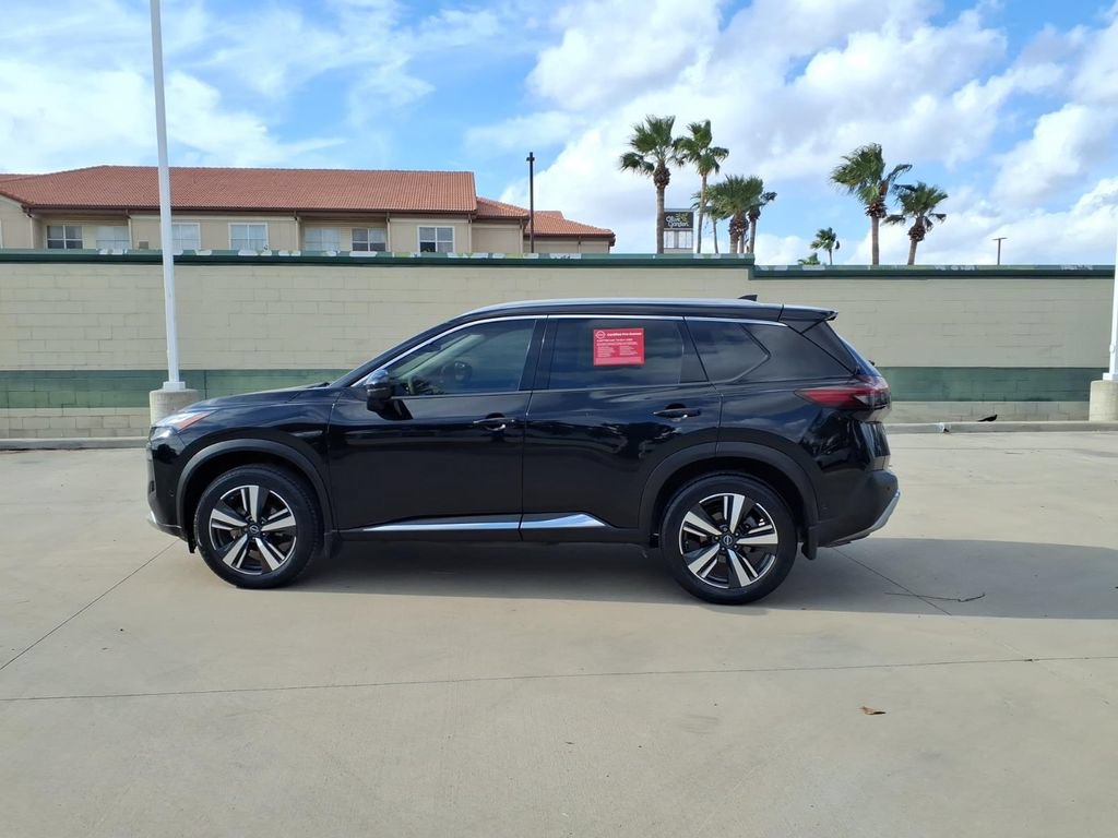 Used 2023 Nissan Rogue Platinum FWD image 2