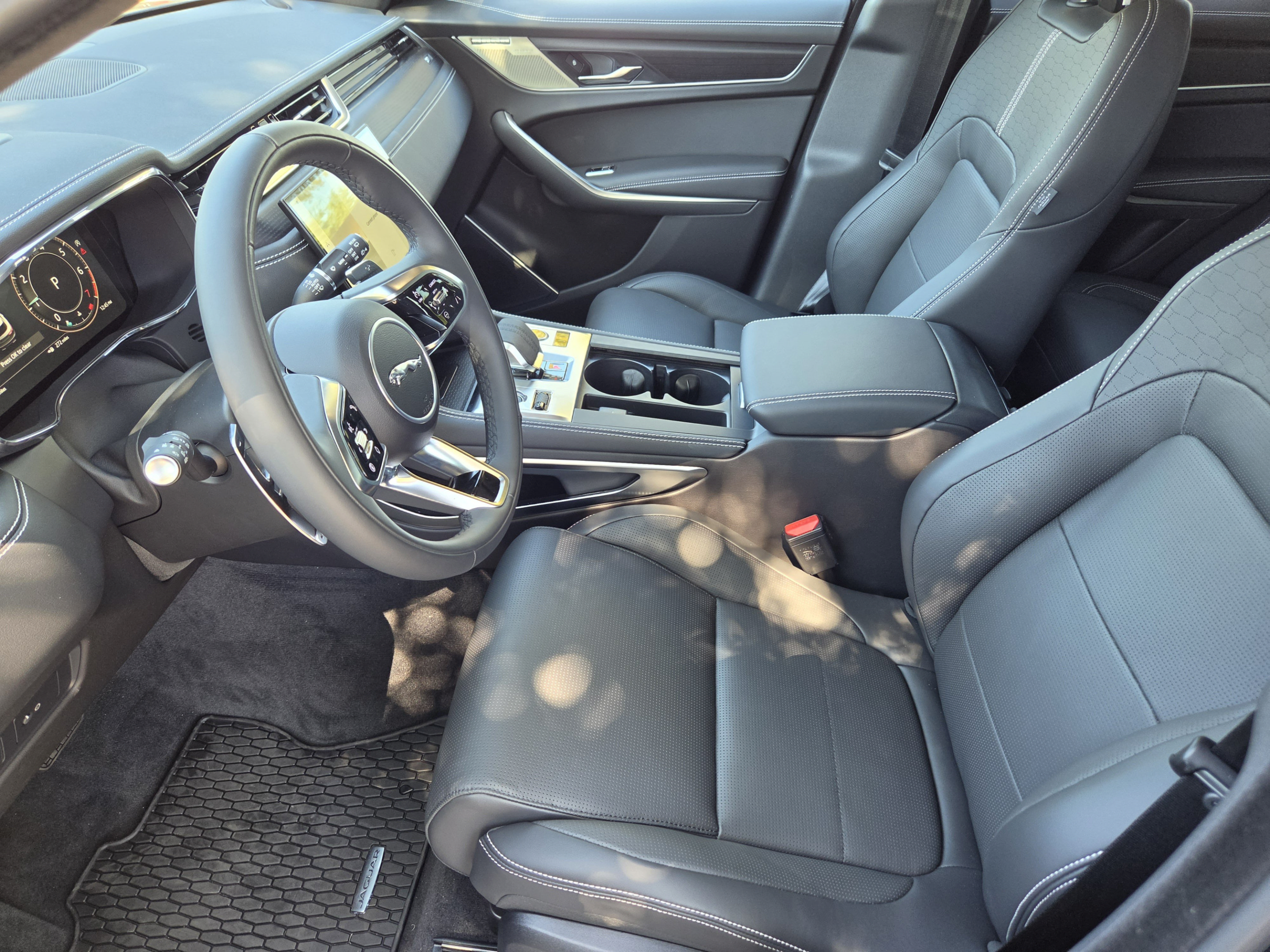 Used 2026 Jaguar F-PACE R-Dynamic S AWD/4WD image 8