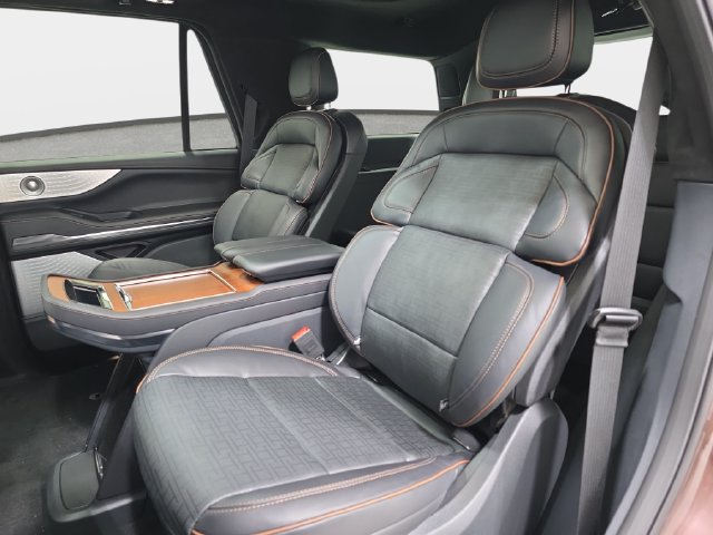 New 2027 Lincoln Navigator Black Label AWD/4WD image 11
