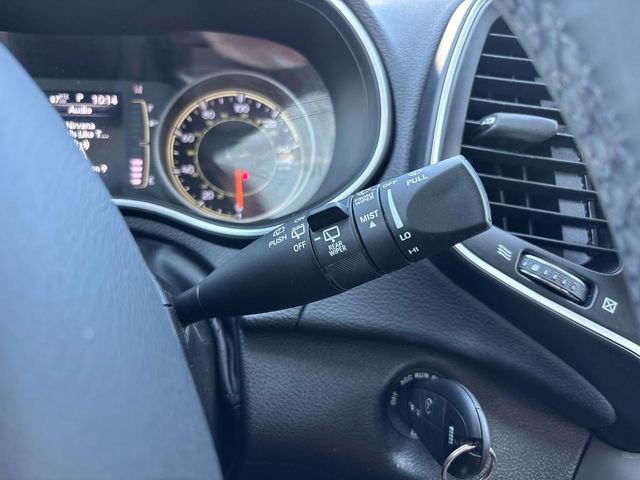 Used 2022 Jeep Cherokee Latitude AWD/4WD image 27