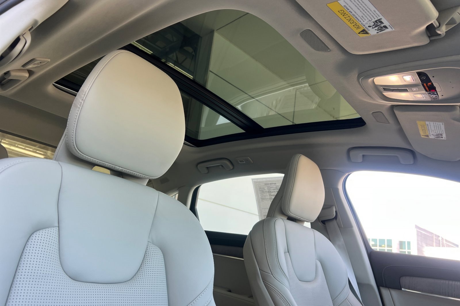 Used 2024 Volvo S90 T8 Ultimate image 17