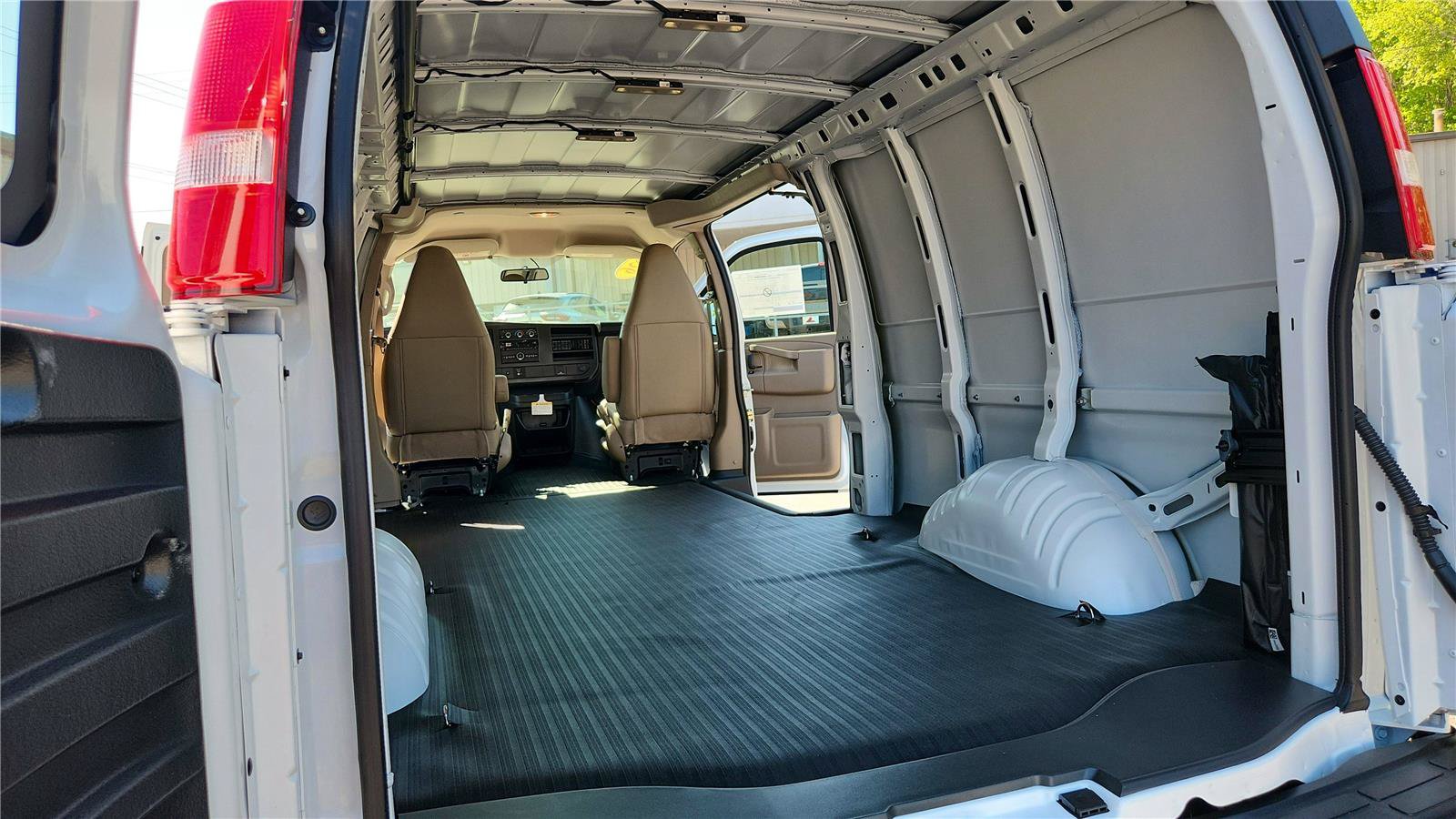 New 2026 GMC Savana 2500 Extended RWD image 17
