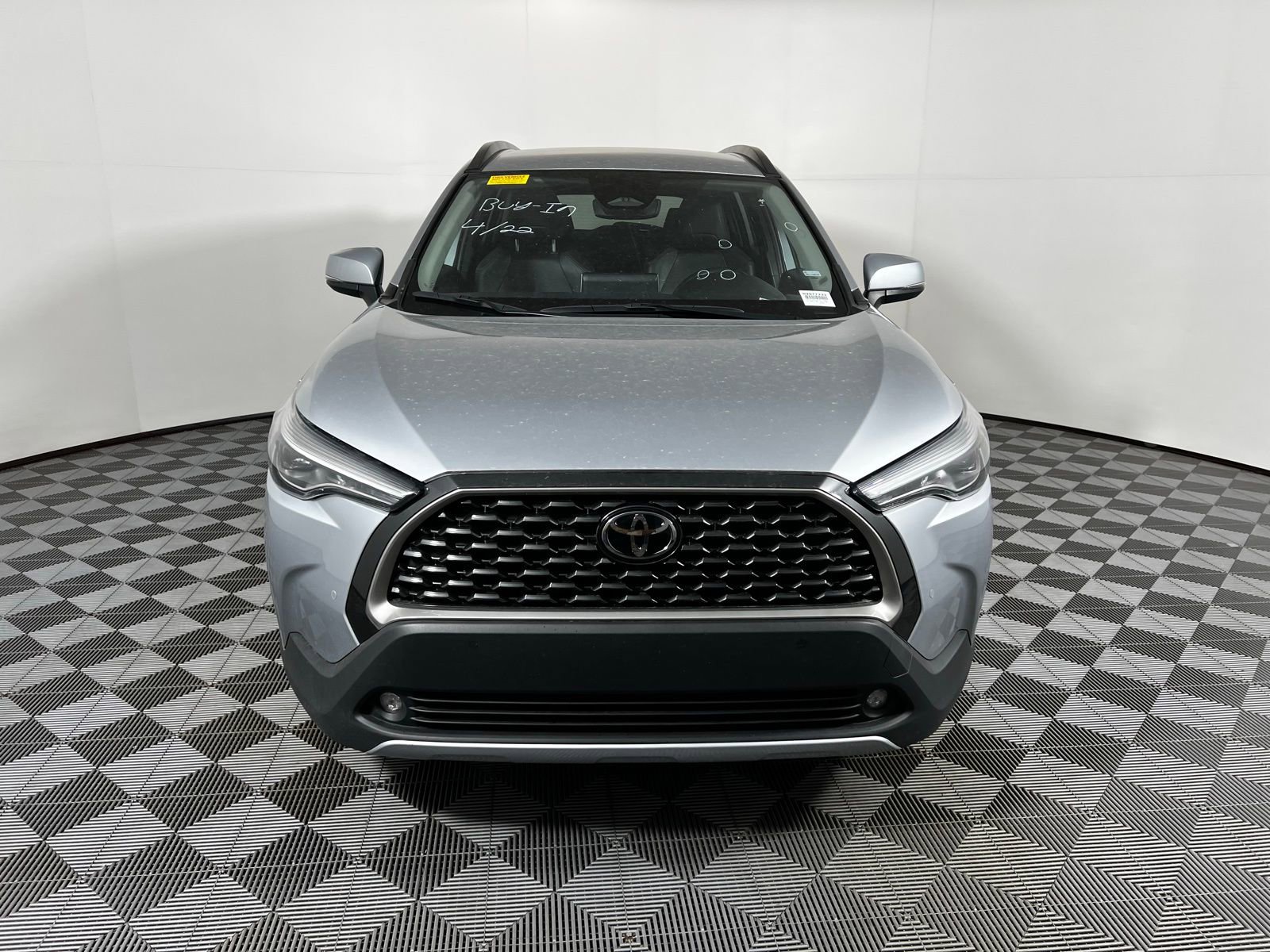 Used 2024 Toyota Corolla Cross XLE FWD image 2