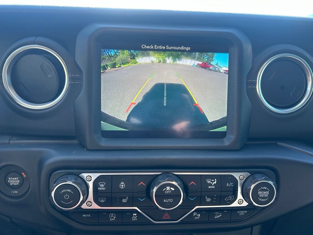 Used 2019 Jeep Wrangler Unlimited Sahara AWD/4WD image 30