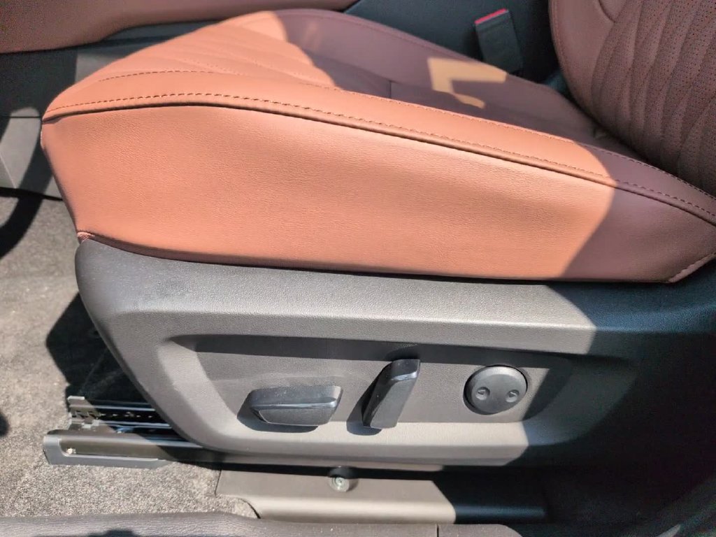 New 2026 Mitsubishi Outlander SEL FWD image 17