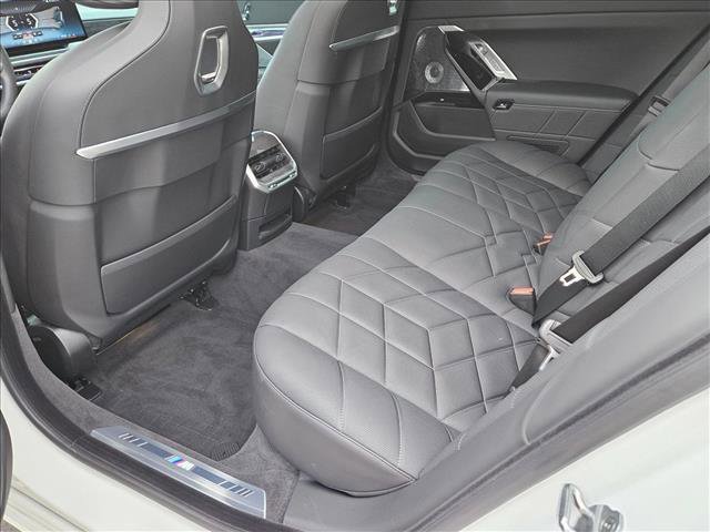 Certified 2025 BMW 760i xDrive image 17