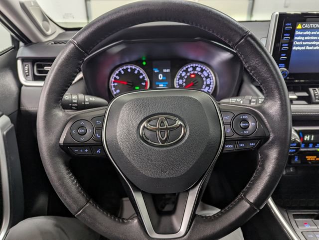 Used 2021 Toyota RAV4 XLE Premium image 18