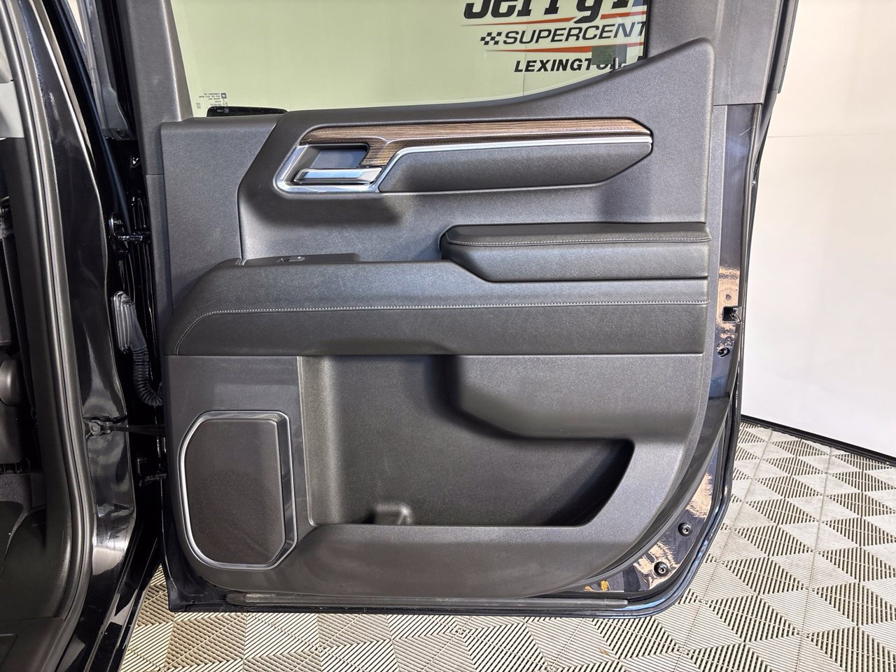 Used 2024 Chevrolet Silverado 1500 LT AWD/4WD image 26