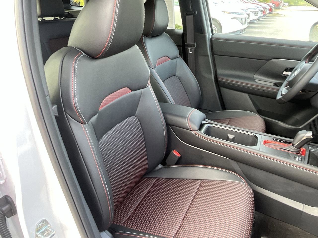 New 2025 Nissan Kicks SR FWD image 39