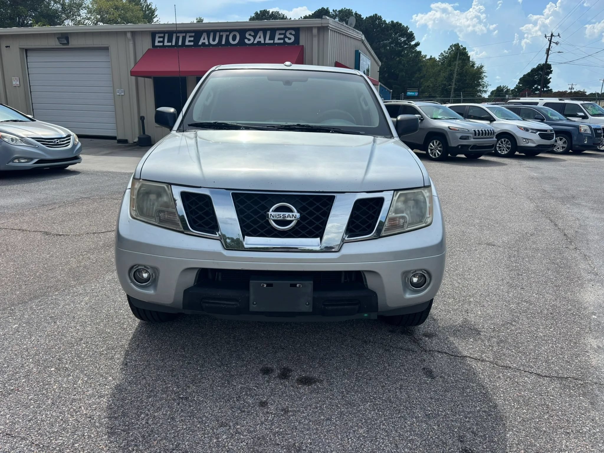 Used 2013 Nissan Frontier SV w/ SV Value Truck Pkg RWD image 3