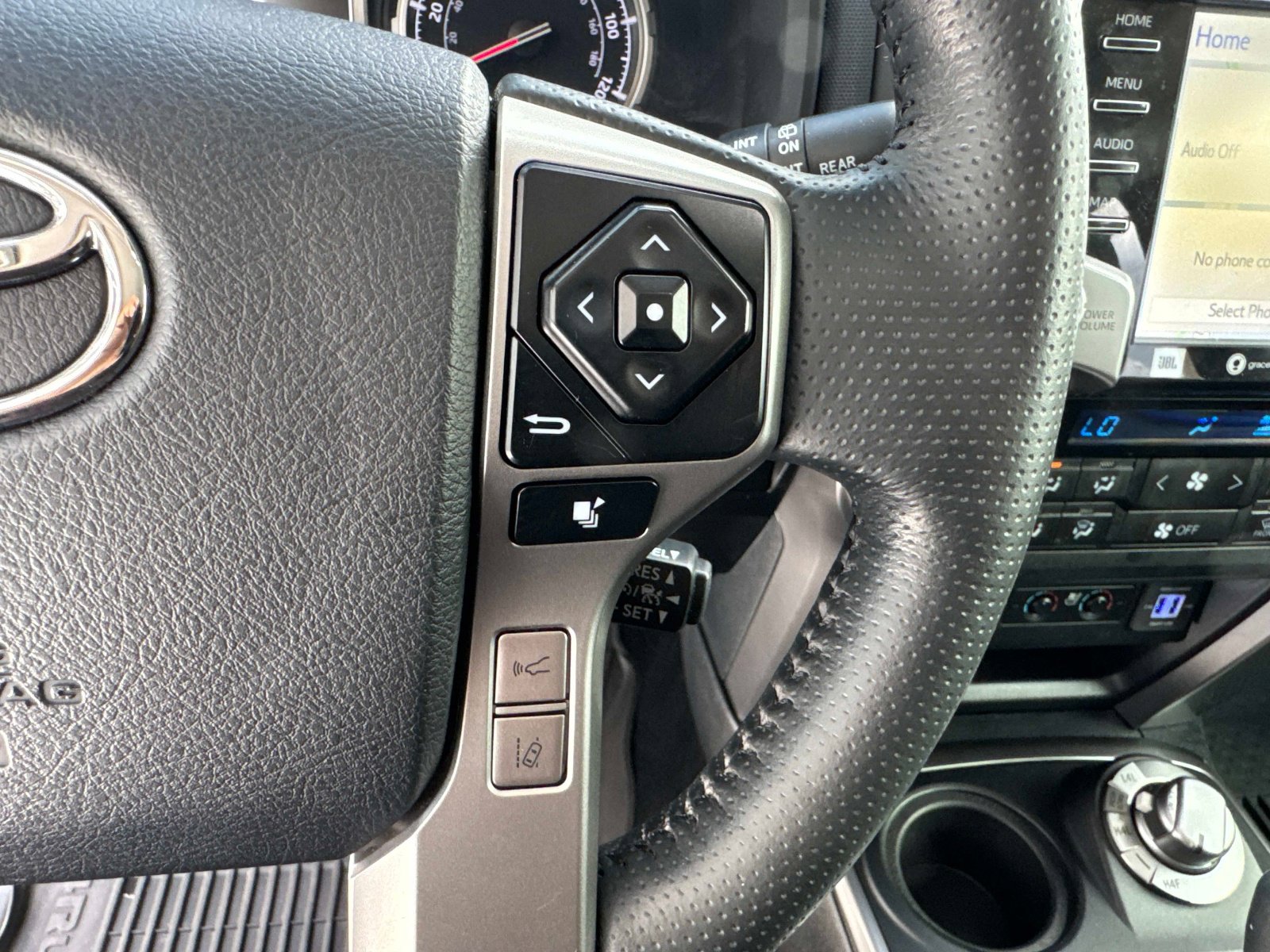 Used 2024 Toyota 4Runner Limited AWD/4WD image 30