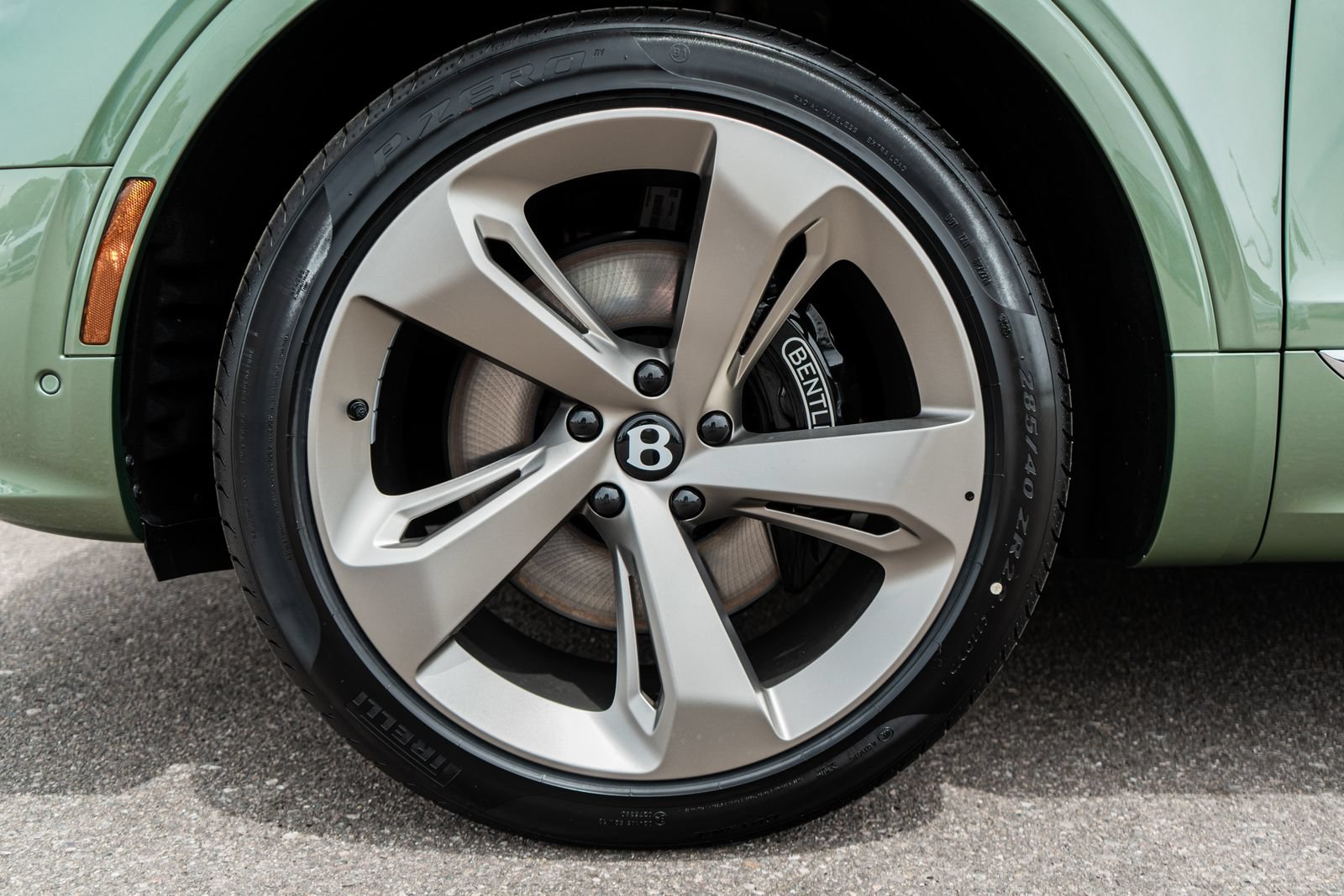New 2026 Bentley Bentayga AWD/4WD image 6