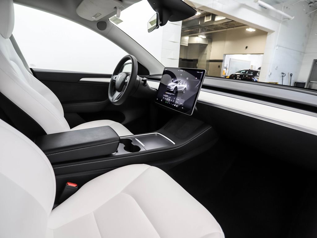Used 2024 Tesla Model Y Long Range image 27