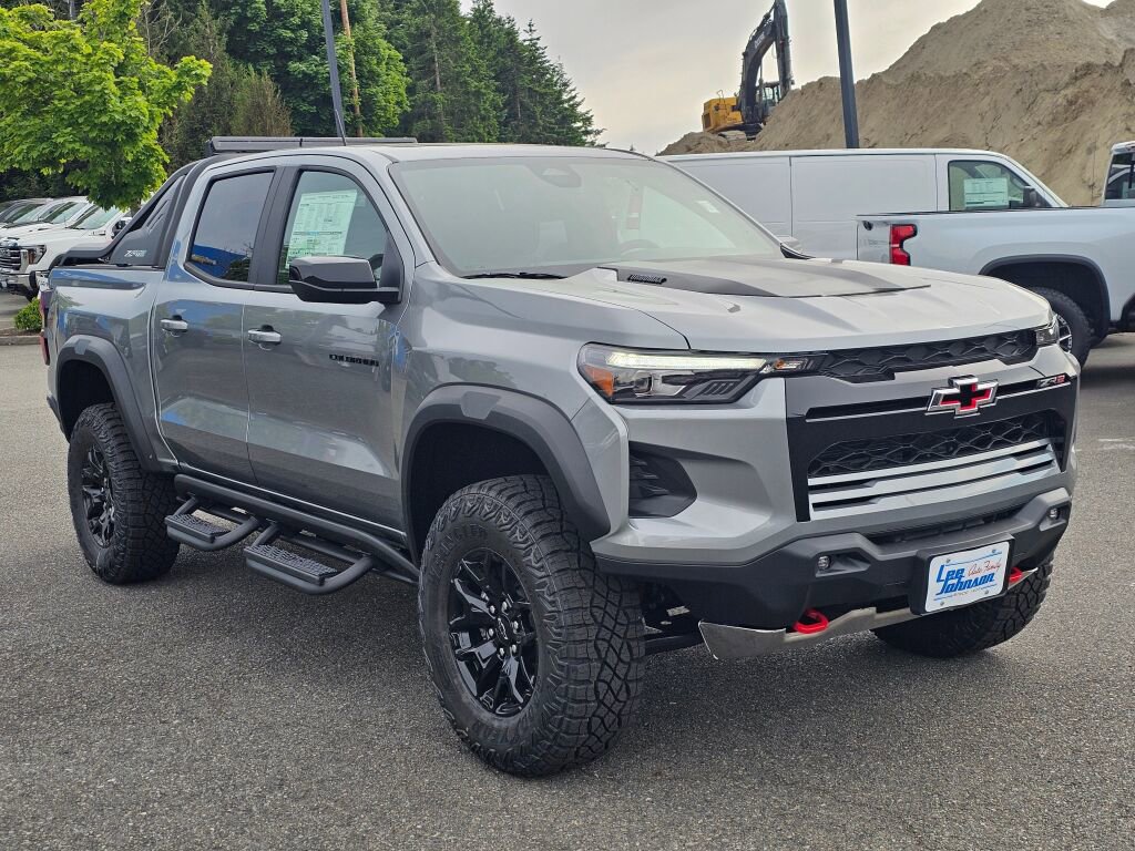 New 2026 Chevrolet Colorado ZR2 w/ Midnight Edition AWD/4WD image 3