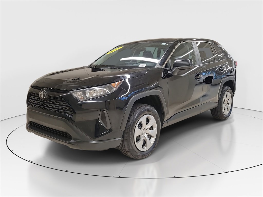 Used 2022 Toyota RAV4 LE image 4