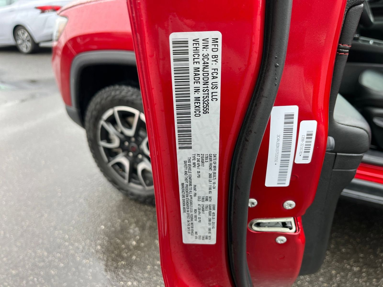 Used 2025 Jeep Compass Trailhawk AWD/4WD image 28