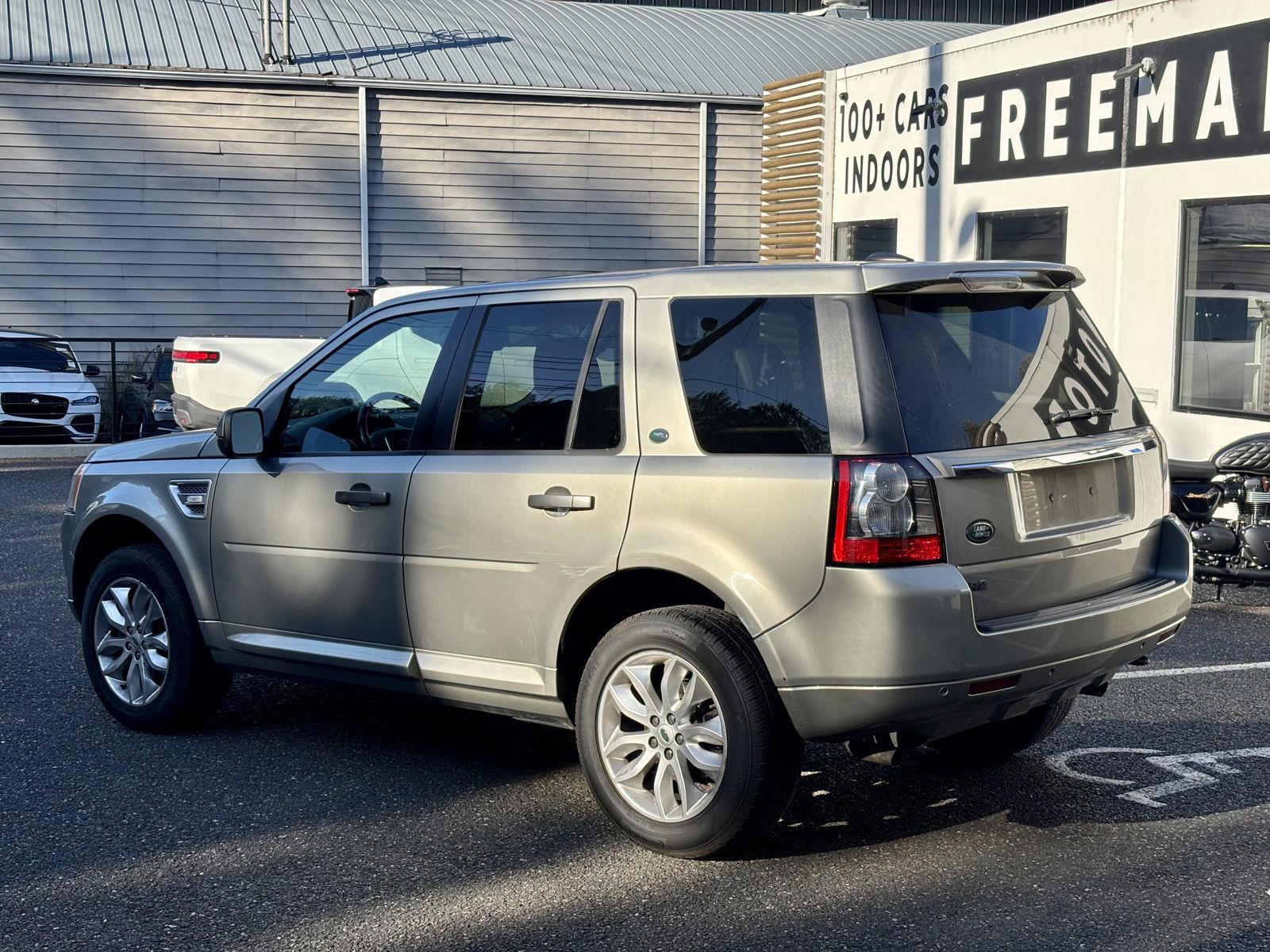 Used 2011 Land Rover LR2 HSE AWD/4WD image 4