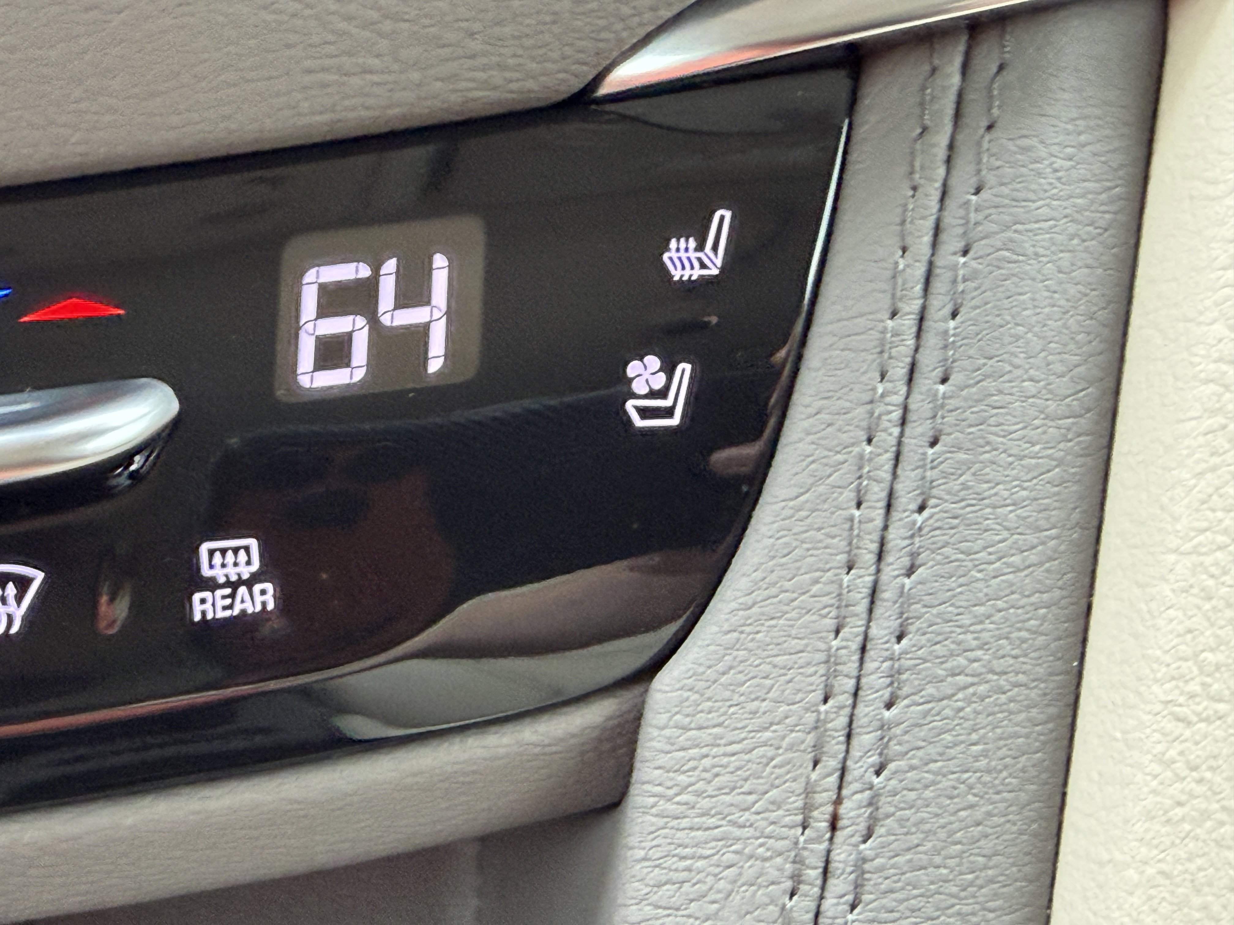 Certified 2024 Cadillac XT5 Premium Luxury w/ LPO, Floor Liner Package image 26