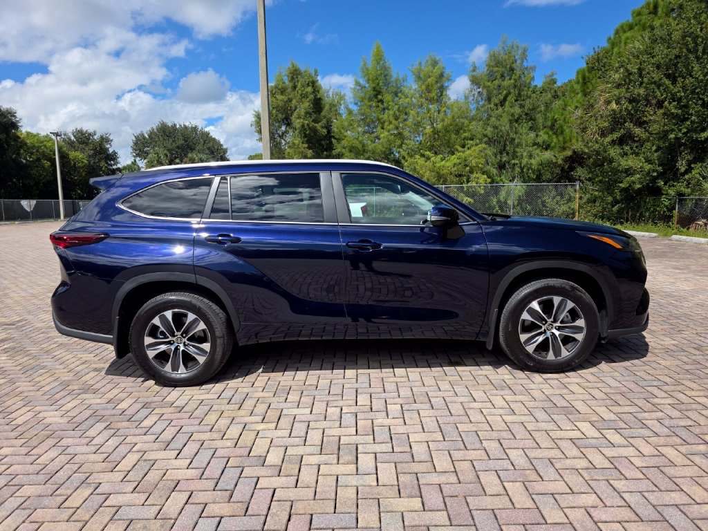 Certified 2026 Toyota Highlander XLE AWD/4WD image 12