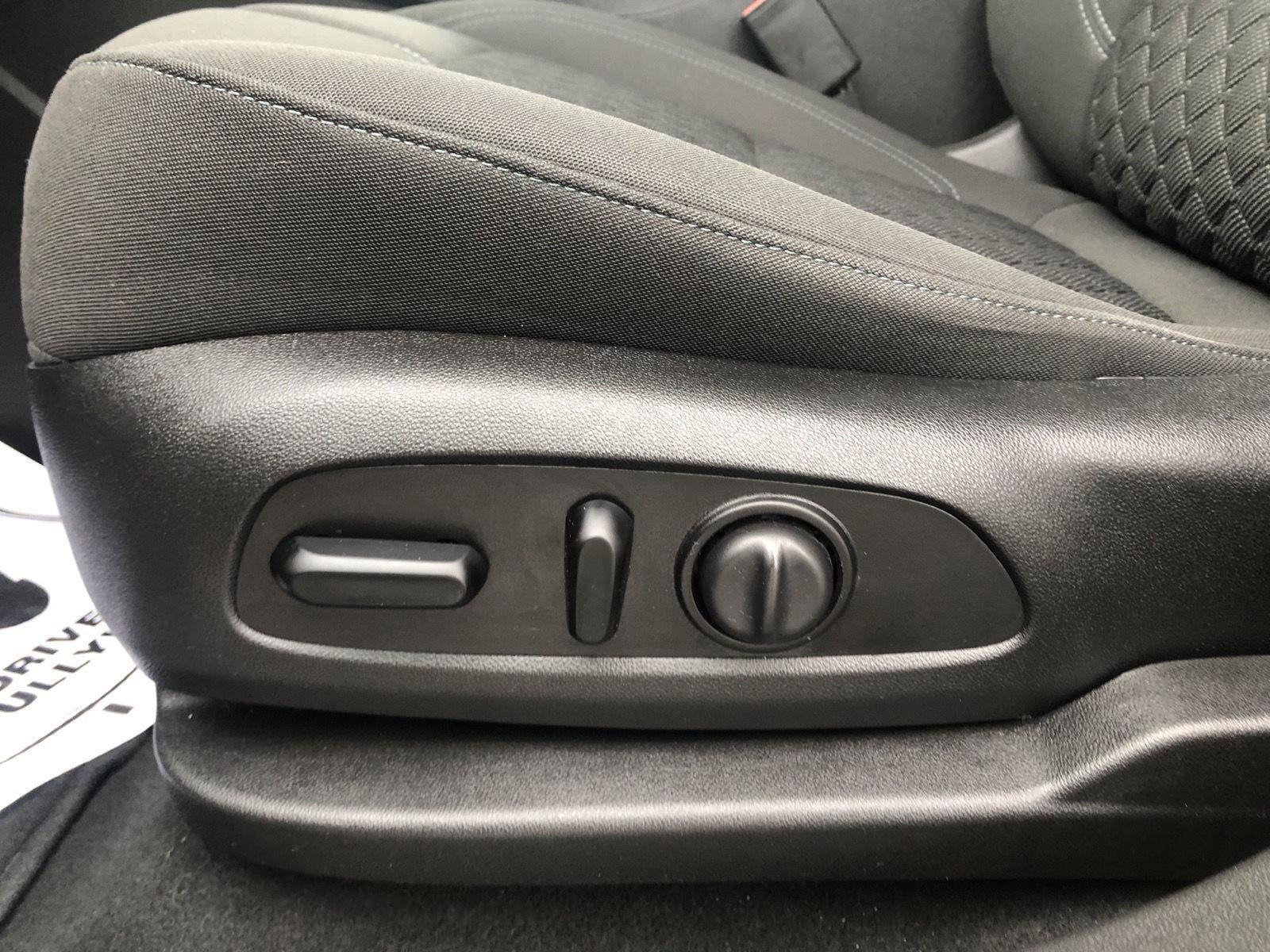 Used 2019 Chevrolet Blazer LT FWD image 23