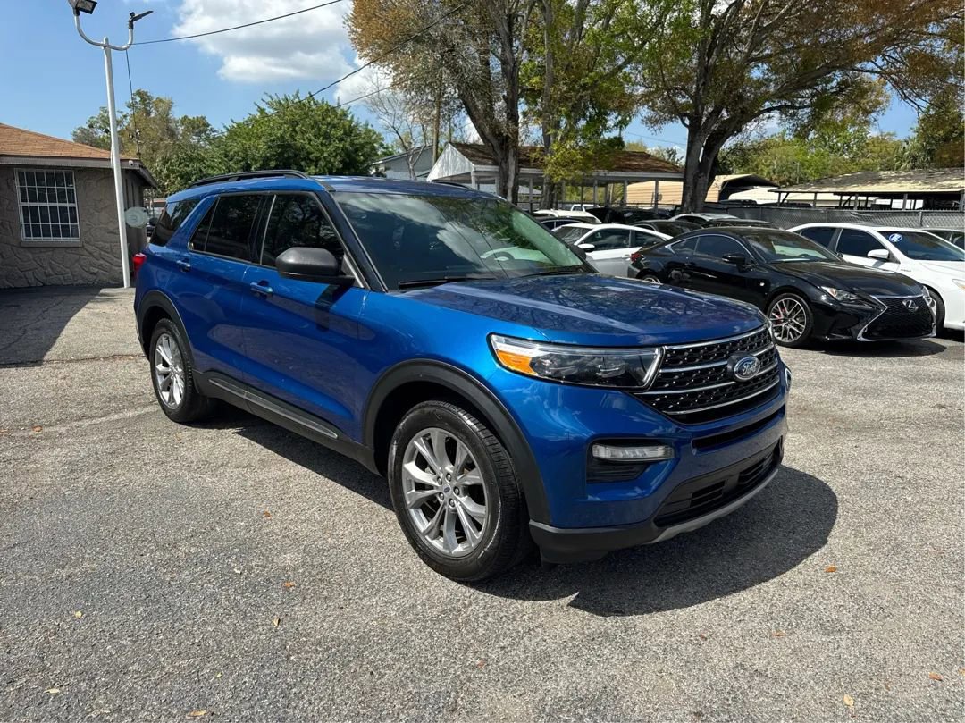 Used 2023 Ford Explorer XLT w/ Equipment Group 202A image 3