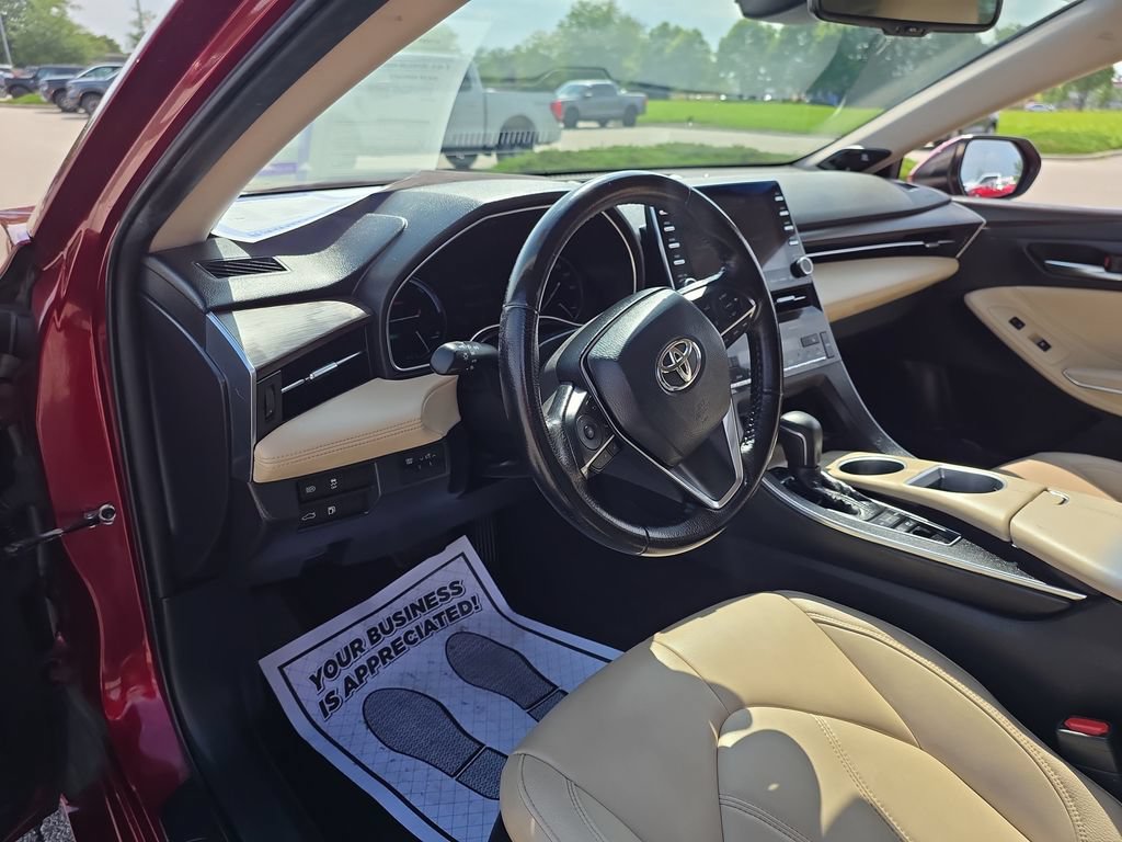Used 2019 Toyota Avalon XLE w/ Moonroof Package FWD image 14