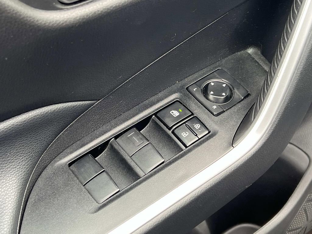 Used 2021 Toyota RAV4 XLE w/ Convenience Package image 18