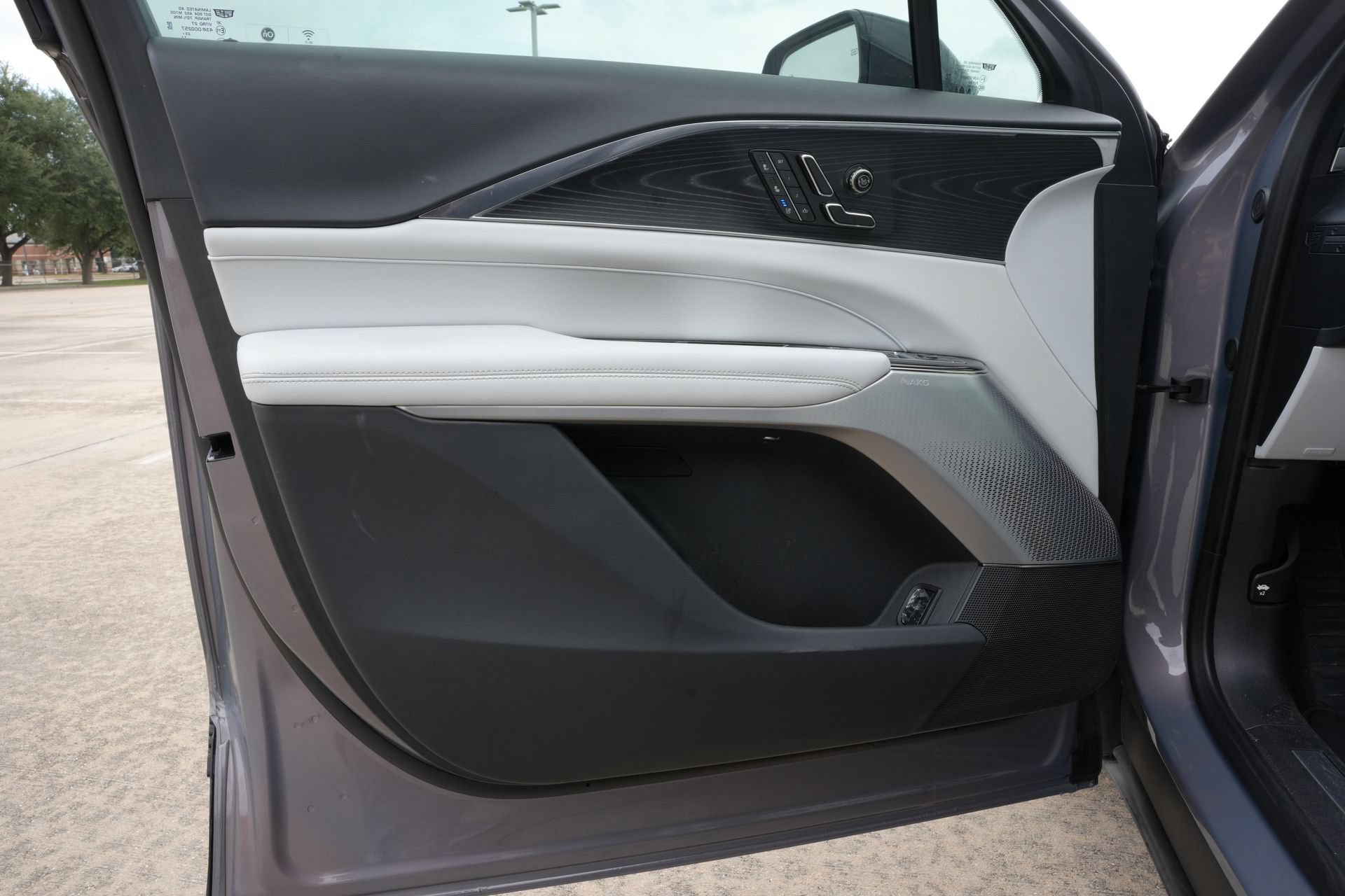 Certified 2024 Cadillac Lyriq Luxury AWD/4WD image 19